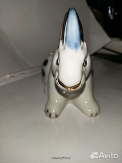 Фарфоровая статуэтка-карандашница 