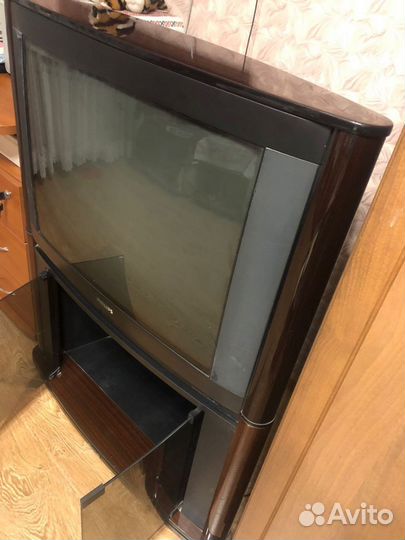 Телевизор Philips с тумбой