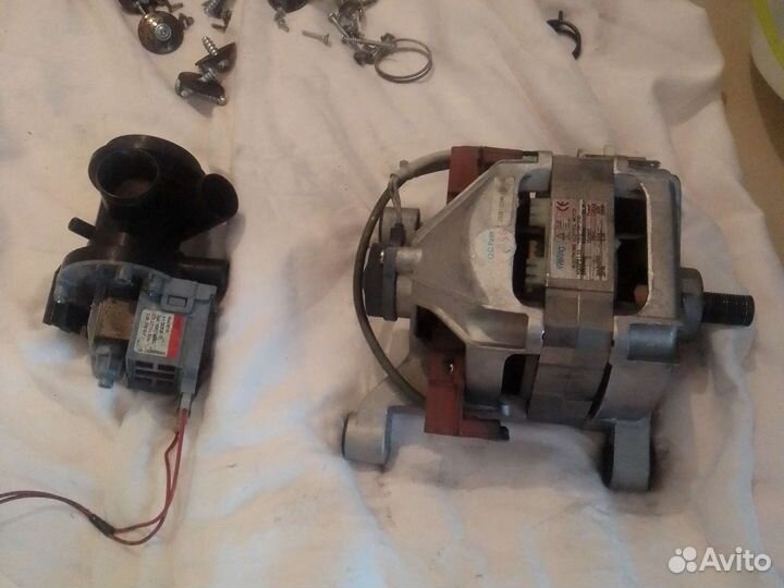 Двигатель стиральной машины lndezit и помпа