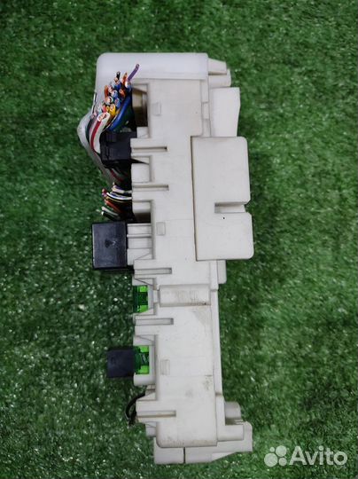 Блок предохранителей салонный Mitsubishi Lancer 9