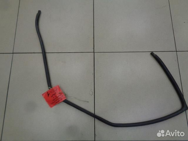 Уплотнитель проема двери задний левый Mitsubishi