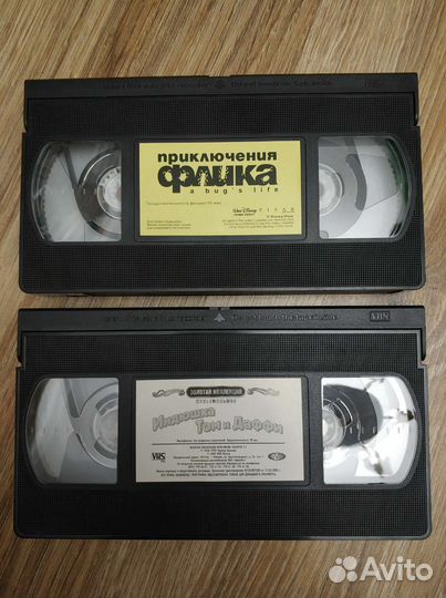 33 Видеокассеты и видеомагнитофон не исправный