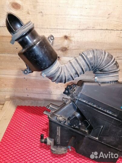 Корпус воздушного фильтра Toyota Land Cruiser Prad