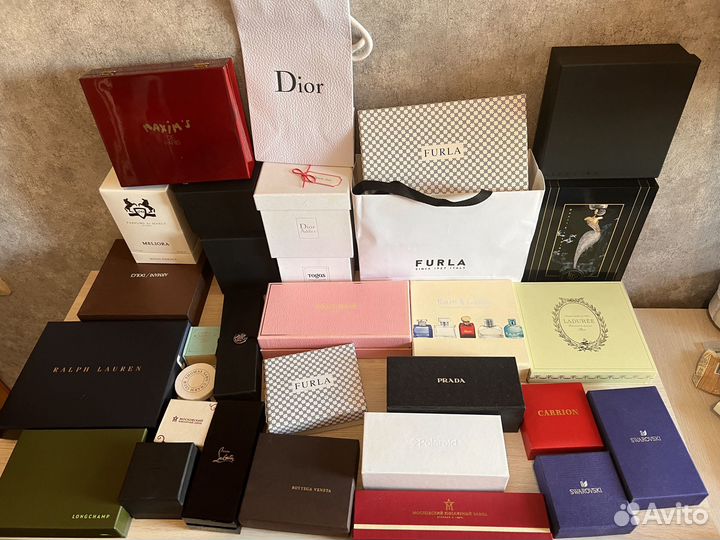 Коробка от парфюмерия косметика ювелирка украшения