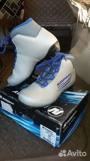 Ботинки для беговых лыж разм. 38