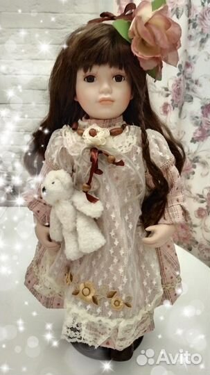 Фарфоровая коллекционная кукла