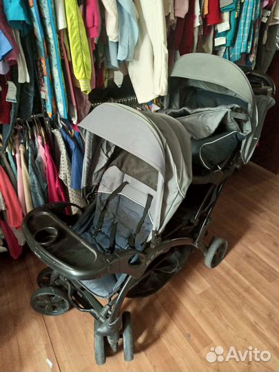 Коляска для двойни погодок