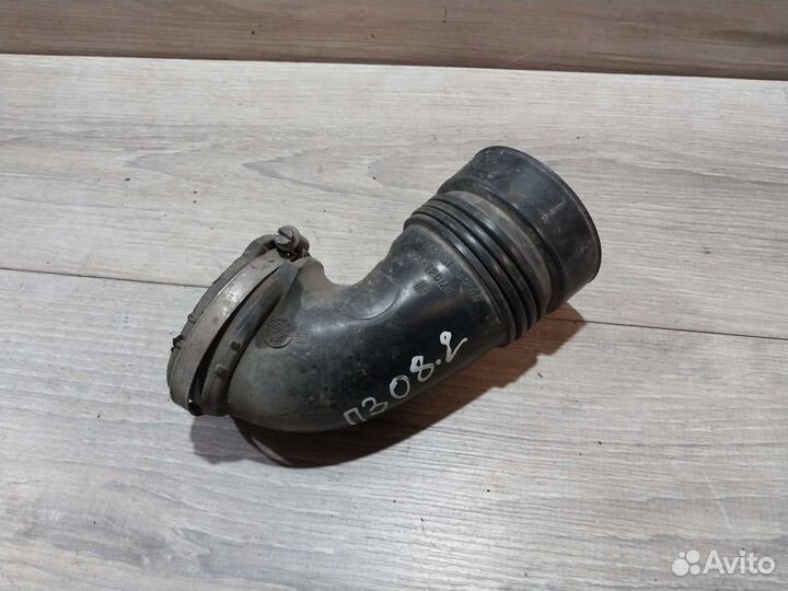 Патрубок воздушного фильтра Peugeot 308