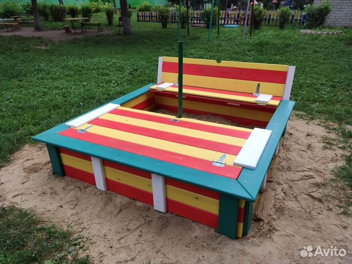 Песочница с крышкой и лавками премиум класса