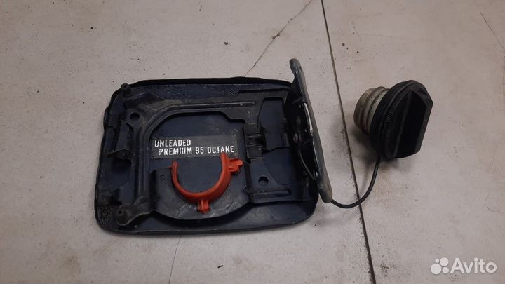 Лючок бензобака Nissan Primera