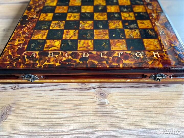 Янтарные шахматы. Шахматы из янтаря 