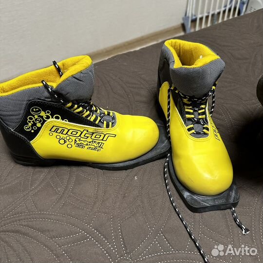 Лыжные ботинки