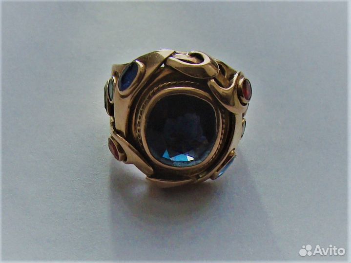 Мужской золотой персте 750 с тёмно синей шпинелью