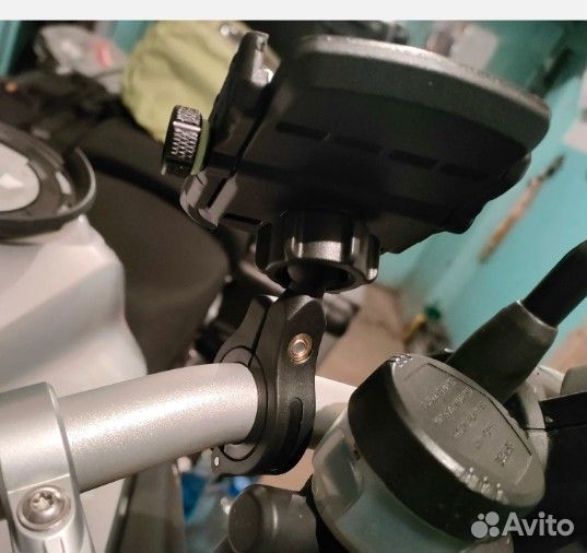 Держатель телефона на руль мотоцикла с зарядкой