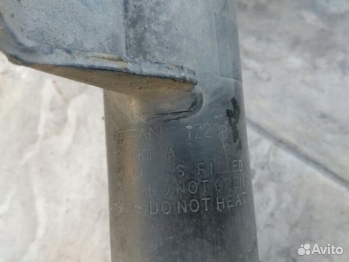 Стойка подвески Nissan Juke F15