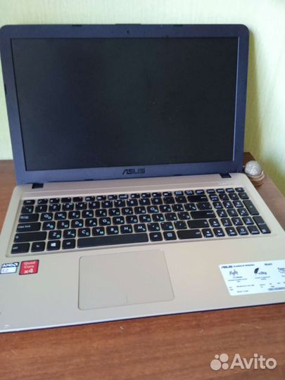 Ноутбук asus R540Y 4Гб Как новый