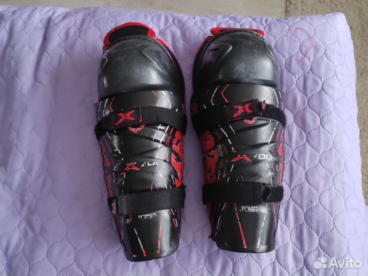 Наколенники хоккейные 11