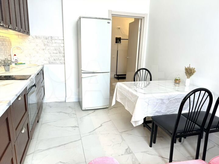 2-к. квартира, 77 м², 1/10 эт.