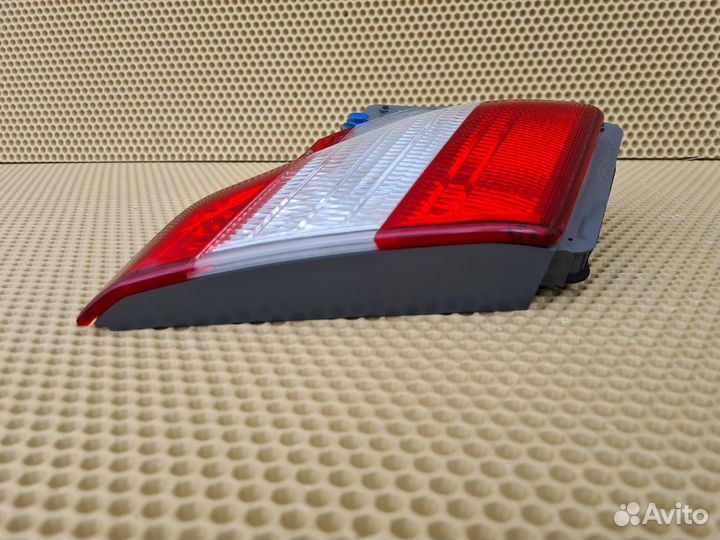 Фонарь в крышку багажника задний левый Infiniti