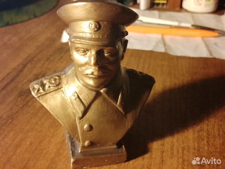 Бюст И. В. Сталин