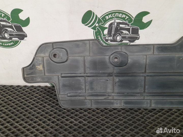 Торцевая накладка облицовки фары левая Volvo Fmx
