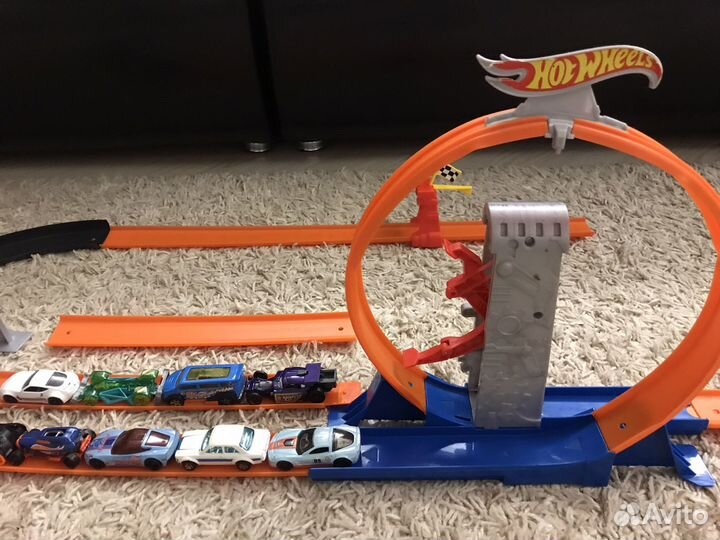 Гоночный трек hot wheels.мёртвая петля