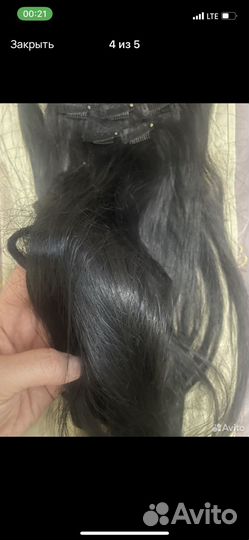 Волосы на заколках черные