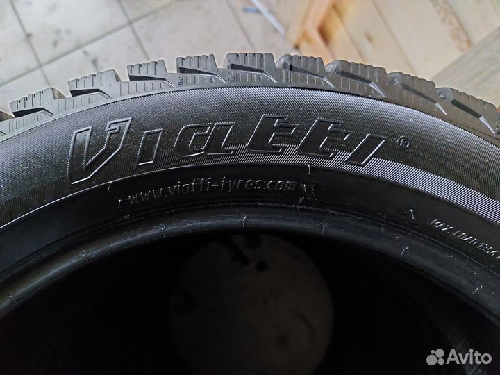 Viatti Brina Nordico V-522 215/50 R17