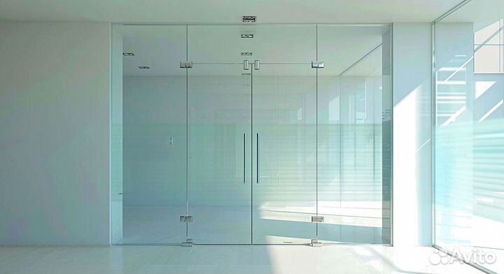 Стеклянная дверь на заказ