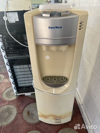 Кулер для воды напольный