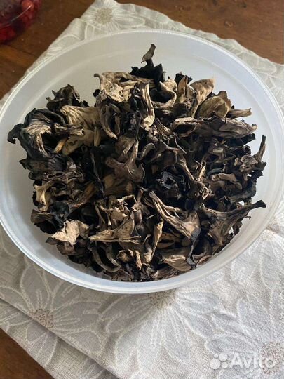 Грибы черные лисички