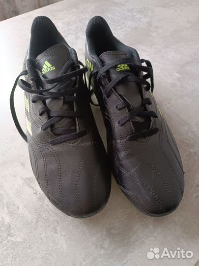 Футбольные бутсы adidas