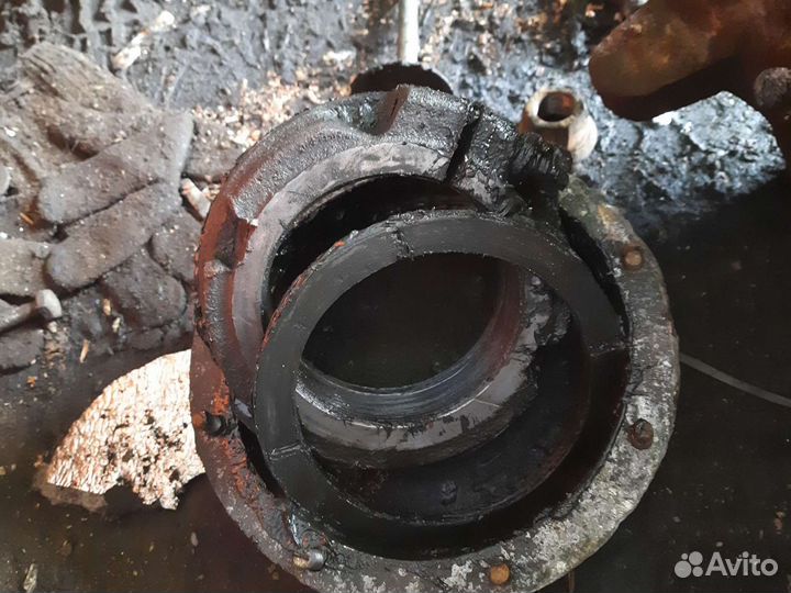 Гайка оси балансиров маз