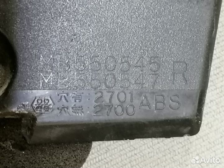 Уголок двери передней Mitsubishi Mirage 1991