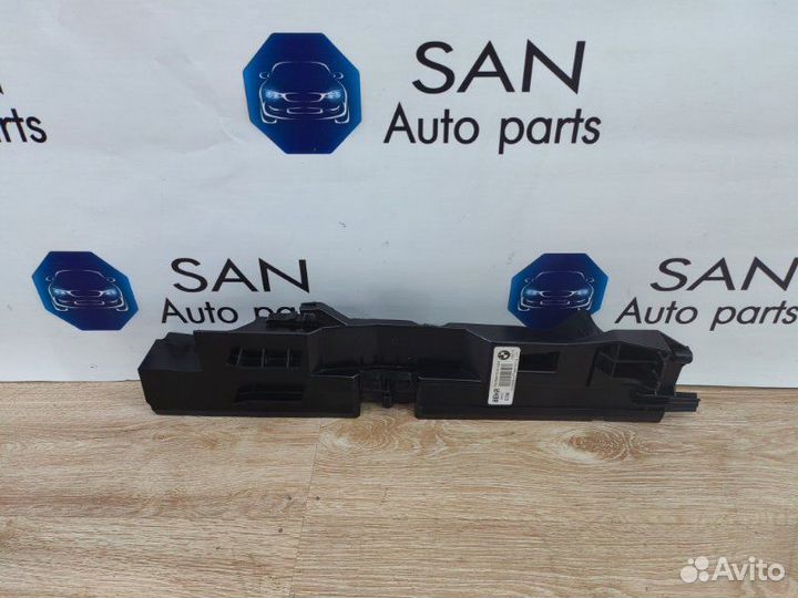 Кронштейн радиатора левый Bmw X5 Рест E70 рест