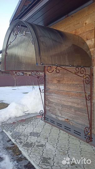 Козырек над дверью