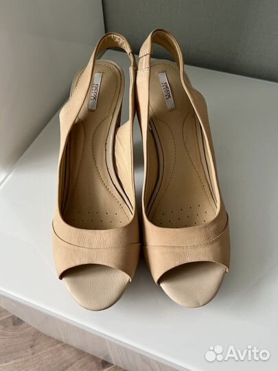 Босоножки женские