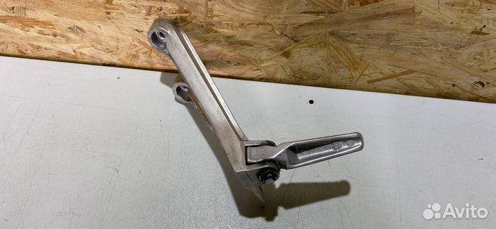 Кронштейн подножки (подножка) лев. Honda CBR650R