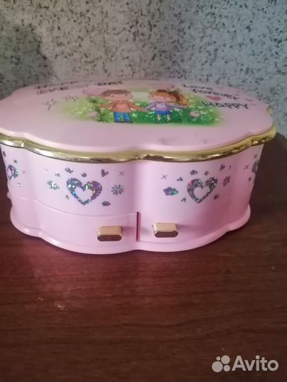 Шкатулка с зеркалом, сундучок