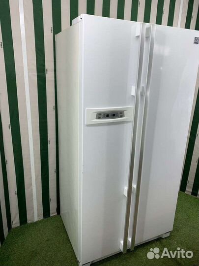 Холодильник белый двухдверный Daewoo