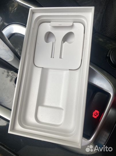 Коробка от iPhone 7