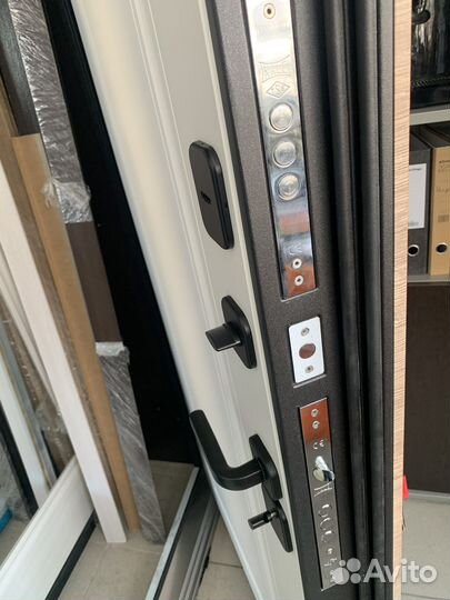 Дверь входная квартирная luxor