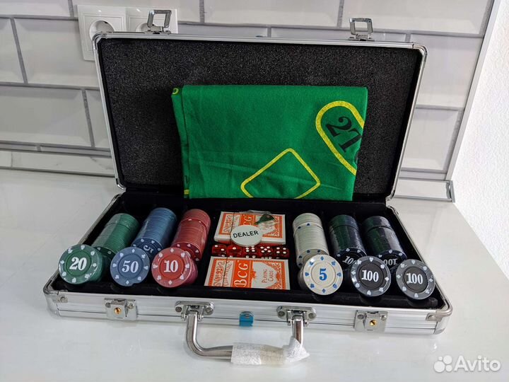 Покерный набор 300 фишек новый