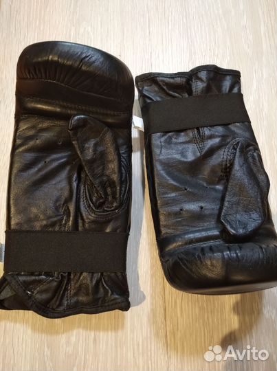 Перчатки для кикбоксинга