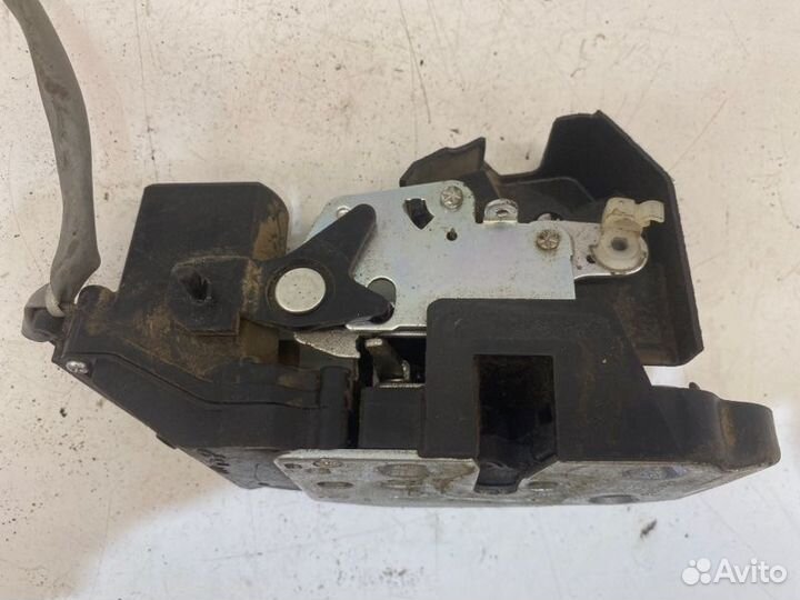 Замок боковой двери задний правый Kia Spectra