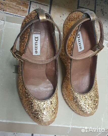 Туфли в золотых пайетках