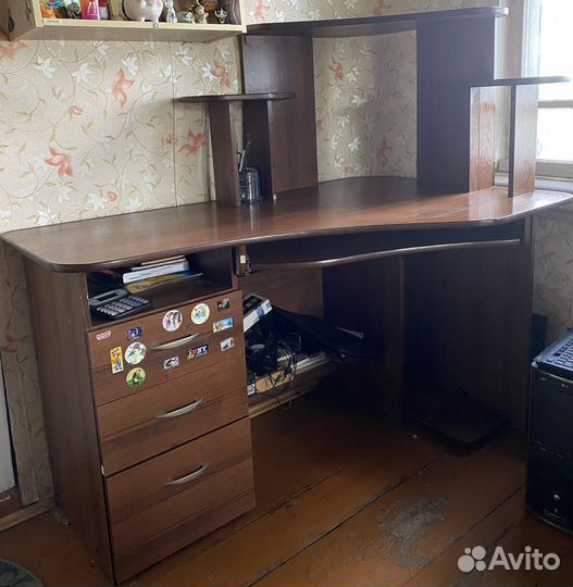 Компьютерный стол