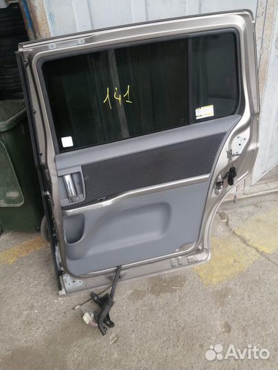 Дверь Тойота Isis (исис) правая задняя