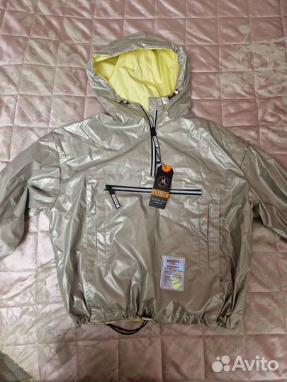 Куртка /Ветровка