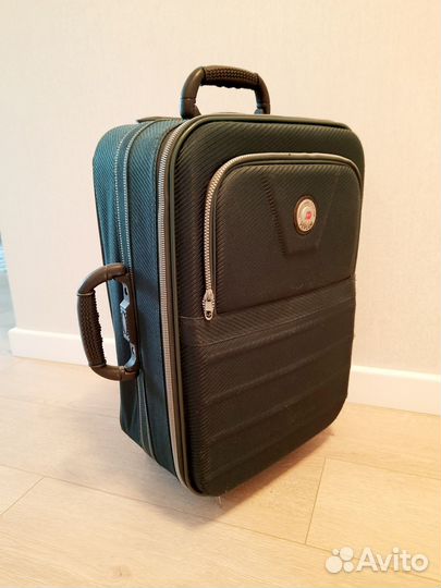 Чемодан на колесах б/у 55*38*25